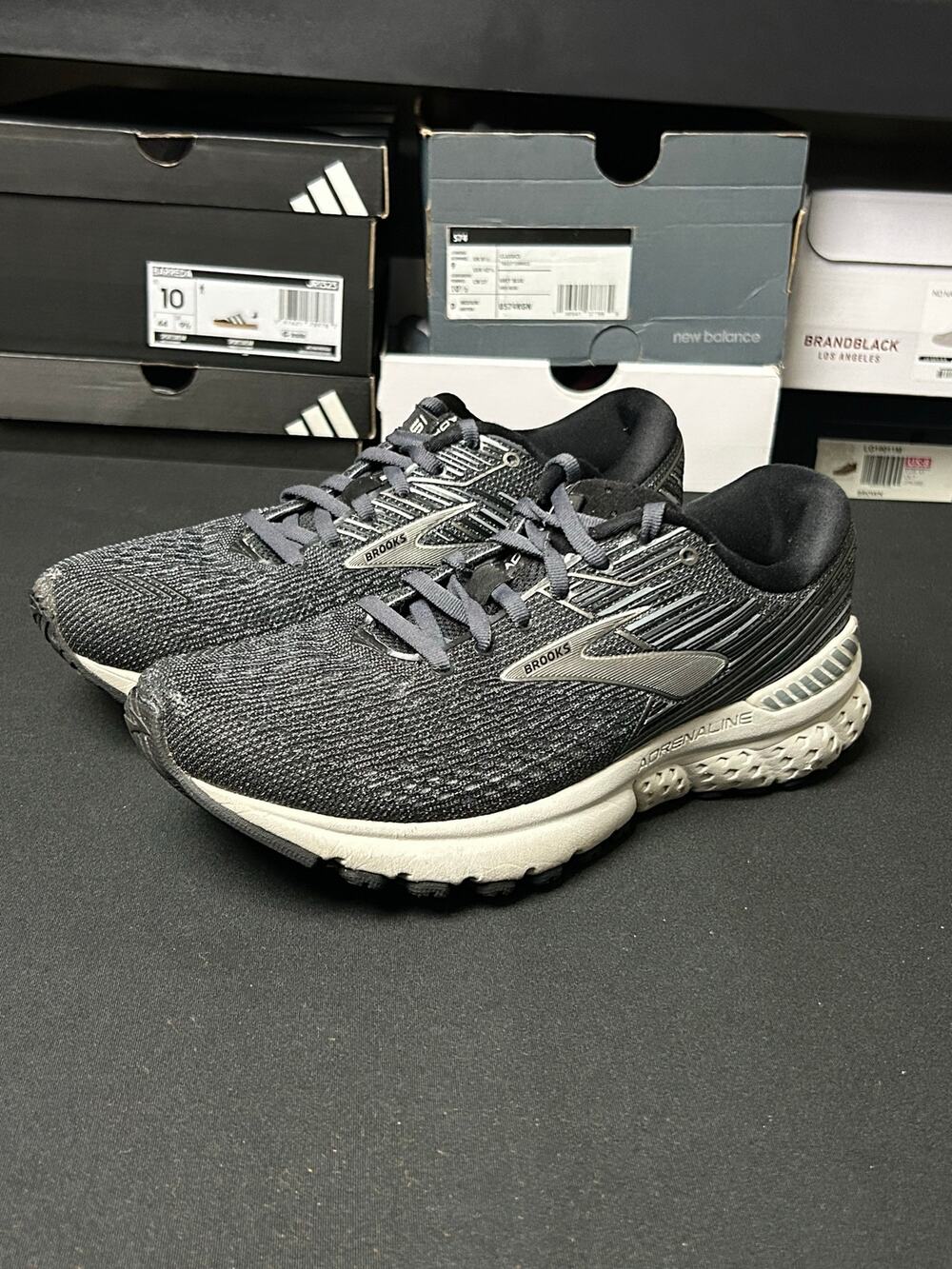 Brooks Women’s Adrenaline GTS 19 Black Silver / Size 8.5 / GUC